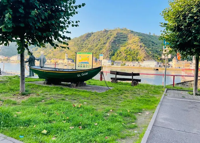 Rheinromantik Mit Blick Auf Die Burg Katz, Bis 4P