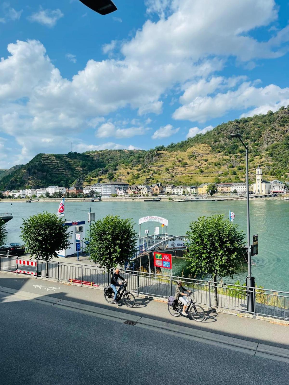 Rheinromantik Mit Blick Auf Burg Katz, Bis 4p *
